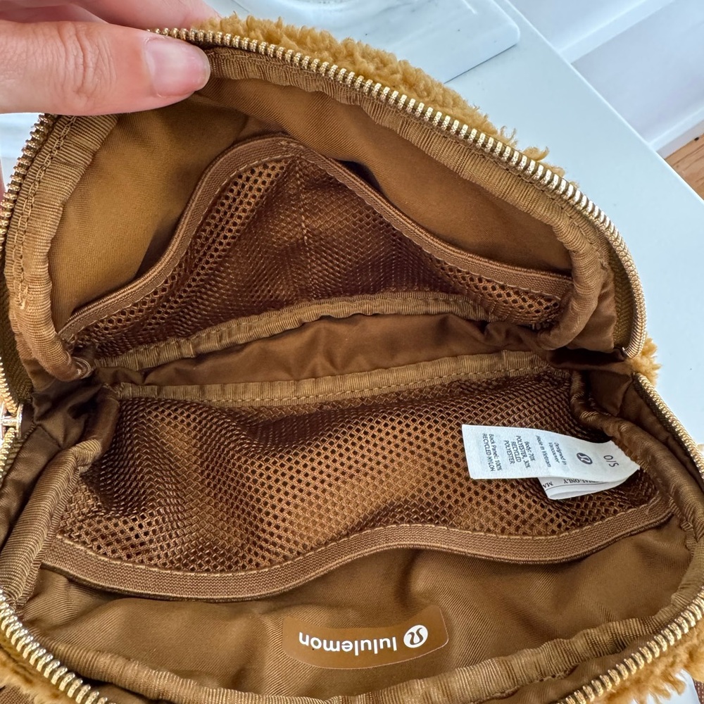 lululemon athletica Brown Sherpa Bag - Picture 2 of 10